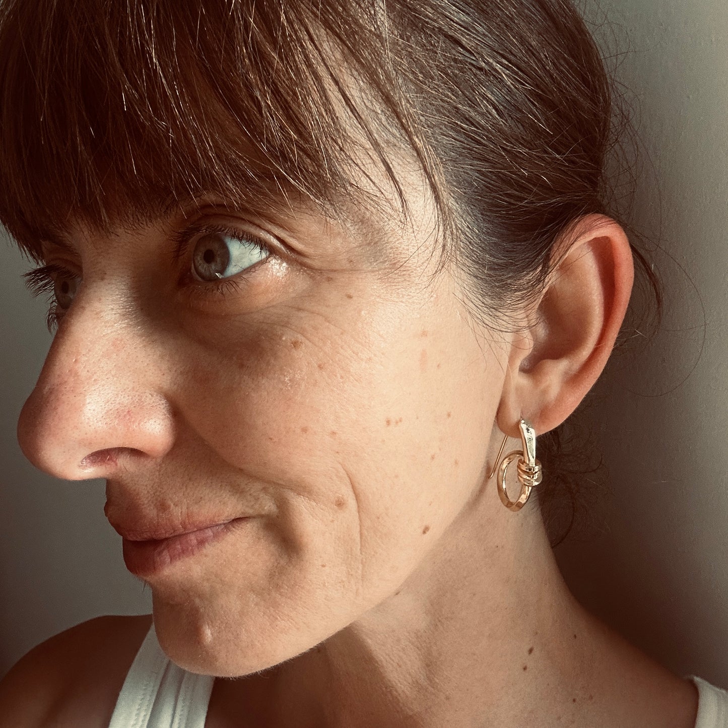 Knot Me Earrings – Elegant Gold-Plated Design