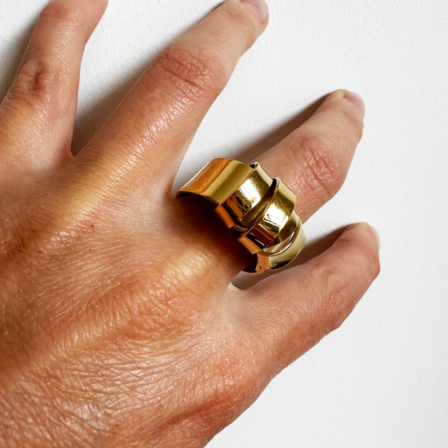 Non-Linear Ring – Modern Split-Band Sculpture