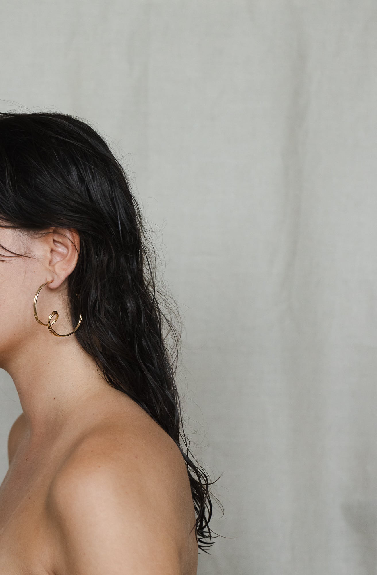 Mademoiselles © Hoop Earrings – Light and Playful Wire Hoops