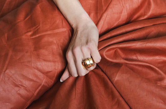 Non-Linear Ring – Modern Split-Band Sculpture