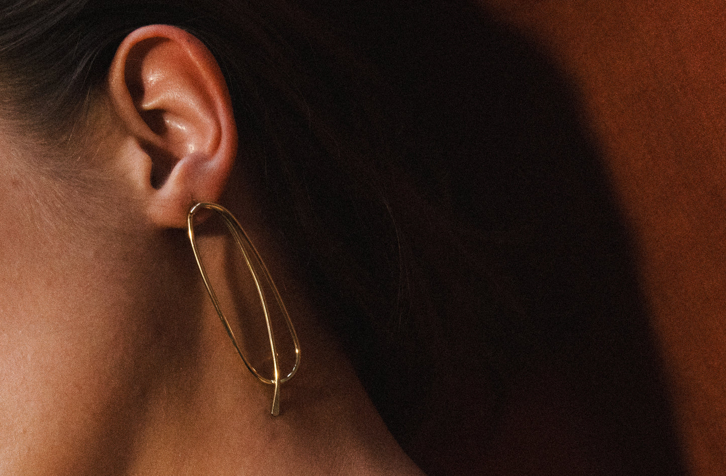 Oblik © Earrings – Signature Wire Form from the Drawing Series