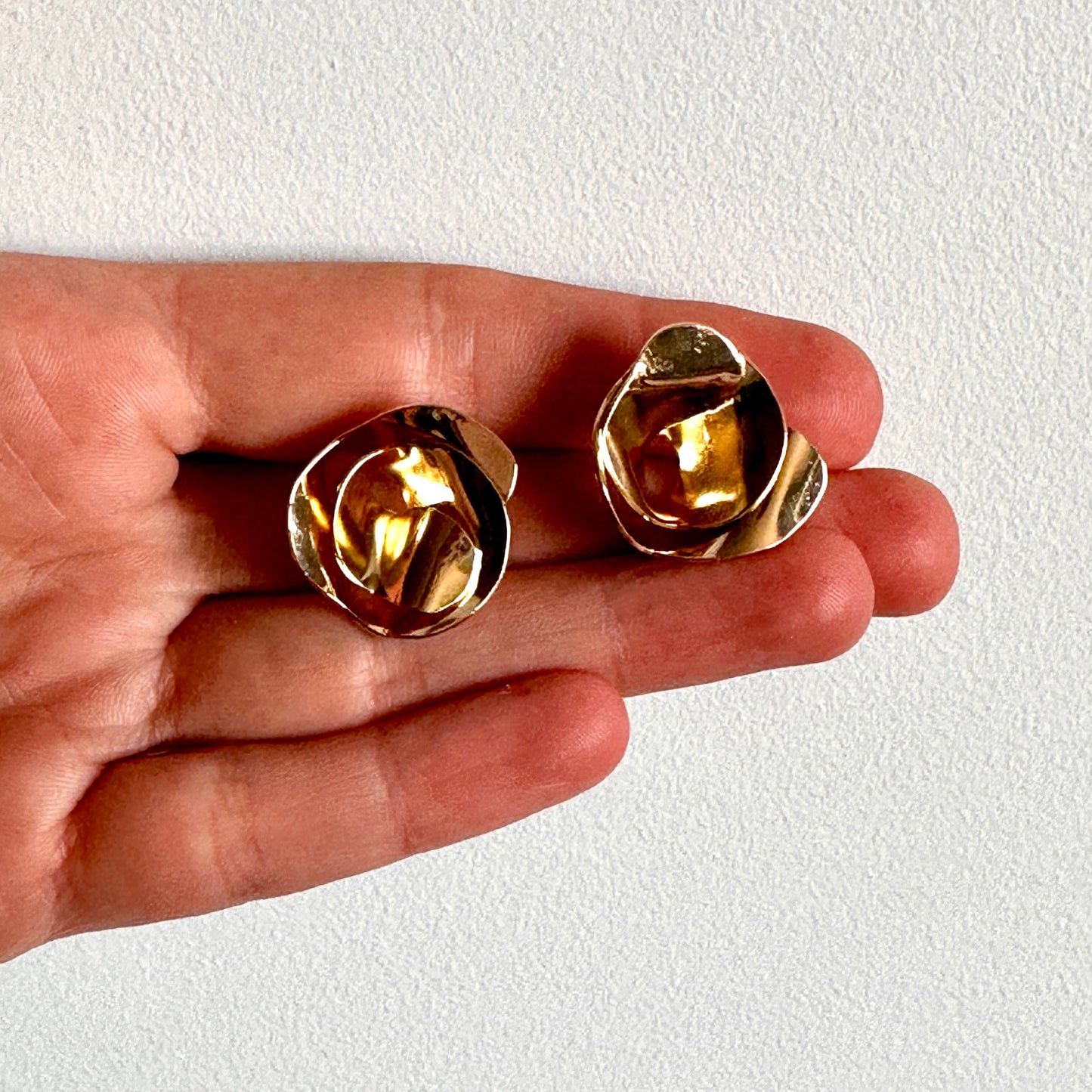 Byodoin- Flower shaped stud earring