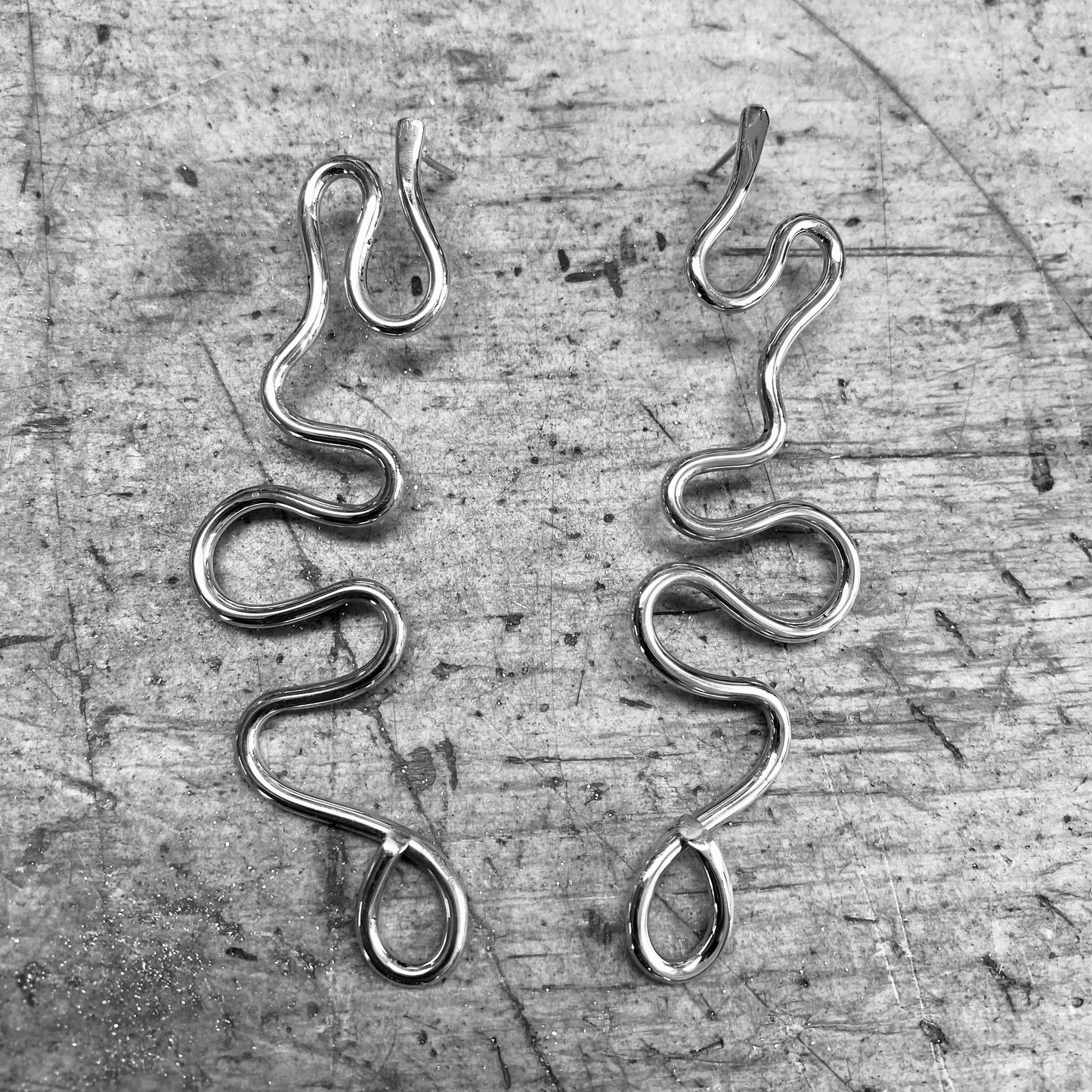 Serpens II Earrings – Dramatic Serpent-Inspired Design