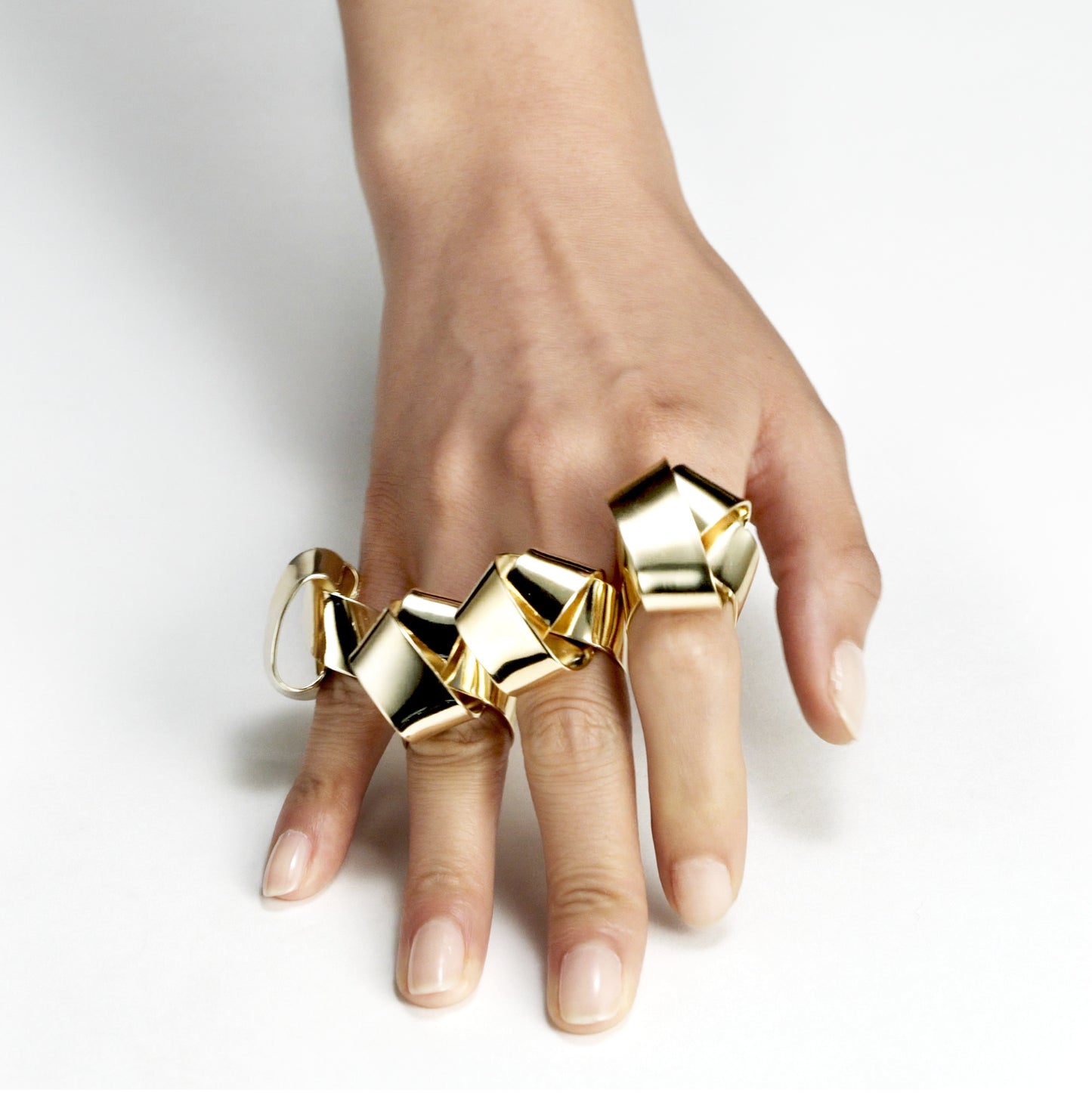 Wrapped Ring – Sculptural Ribbon Band