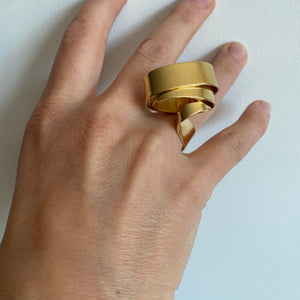 Serpentine ring